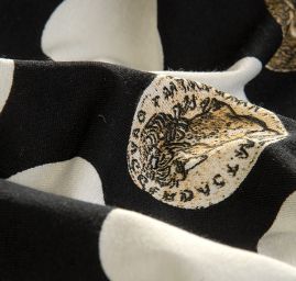 Viskozový úplet vzorek puntík a mince černá/bílá