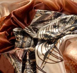 Satén vzor paví pera a zvířecí motiv