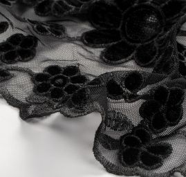 Pružná krajka sametová výšivka na tylu květy černá II. jakost
