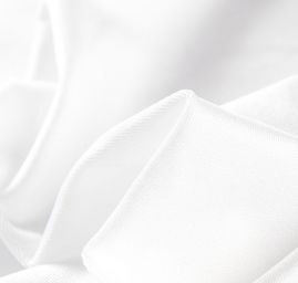 Úplet imitace plavkoviny silnější pololesk lomená bílá