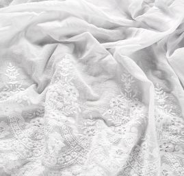 Jemný žoržet s výšivkou květinový vzor bílá