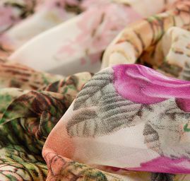 Jemný šifon nevšední květinový vzor růžová