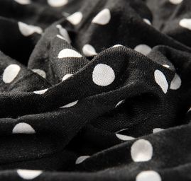Jemný viskozový úplet puntík bílá/černá 