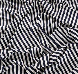 Jemný viskozový úplet modro/bílý proužek 