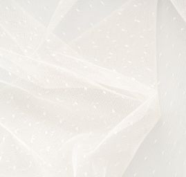 Efektní tyl s vyšitými puntíky ve smetanové