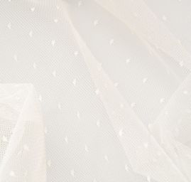 Efektní tyl s vyšitými puntíky ve smetanové