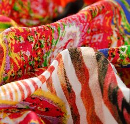 Viskozová látka digitální tisk zvířecí motiv/paisley vzor