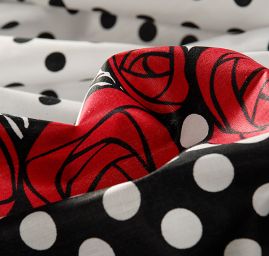 Pružná letní látka popelín puntíky/růže červená  