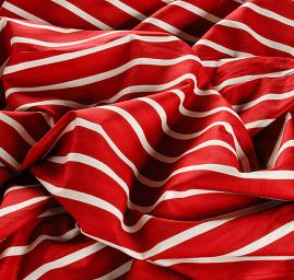 Bavlněná látka vzor proužky smatanovočervená