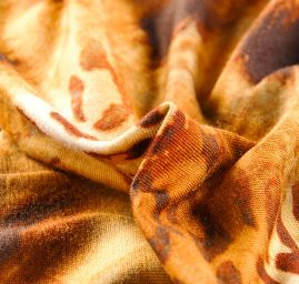 Úplet viskozový zvířecí motiv v hnědých tónech