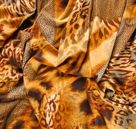 Úplet viskozový zvířecí motiv v hnědých tónech