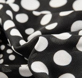 Úplet žoržetový jemný puntíky bílé