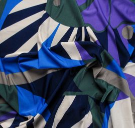 Úplet viskozový lesklý povrch  květinový motiv