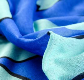 Úplet viskozový květinový vzor sv.modrý