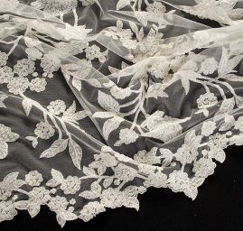 Exkluzivní krajka výšivka na tylu bílá