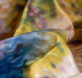 Jemný satén digitální tisk zvířecí motiv zelená