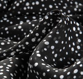 Šifon malý puntík nepravidelný černý