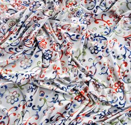 Letní úplet motiv květinového ornamentu bílý