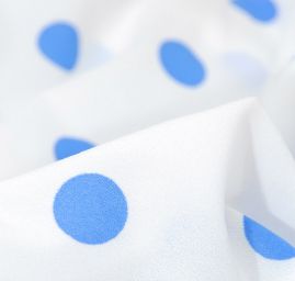 Úplet jemný modrý puntík bílý podklad