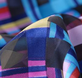 Žakárový šifon geometrický motiv 