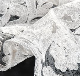 Krajka bordurová na tylu květy slonová kost