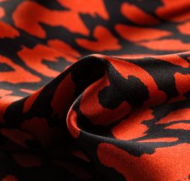 Hedvábný satén zvířecí vzor skořicový