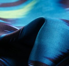 Hedvábný atlas matný abstraktní vzor zelenomodrý