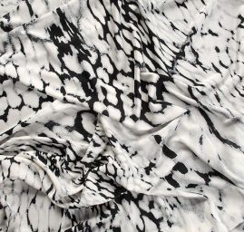 Úplet viskozová látka na šaty s abstaktním vzorem