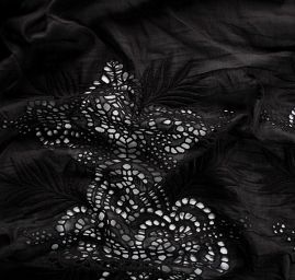 Etamín látka s krajkovou bordurou černá