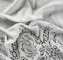 Etamínová látka s krajkovou bordurou šedá