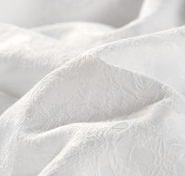 Žakárová látka bavlna směs motiv květů a ornamentu bílá