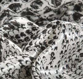 Satén viskozový tisk hadí kůže černá bílá