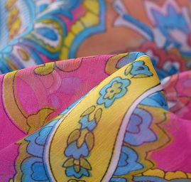 Plisovaný šifon kašmírový vzor růžová