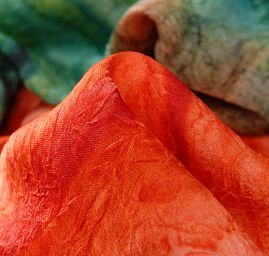 Batika kreš satén oranžovo-zelená