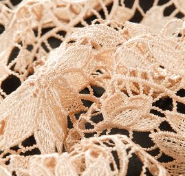 Krajka hrubá květ béžová