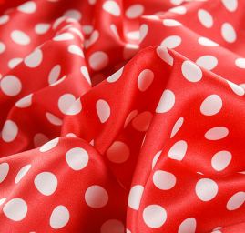 Satén tisk imitace hedvábí puntík bíločervený