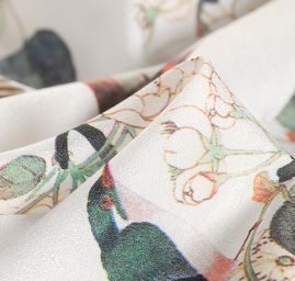 Krepdešín motiv ptáčků/květin slonová kost