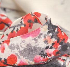 Krepdešín květy višně slonová kost