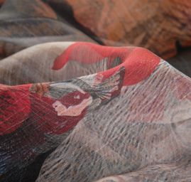 Šifon plise vzor velkých pávů a květů