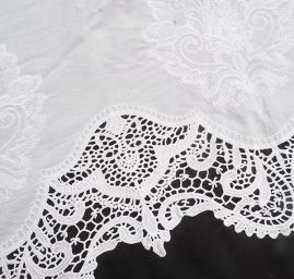 Krajka madeira s bordurovou výšivkou a krajkou