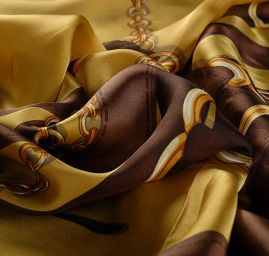 Hedvábná látka kupón přezky zlatá 