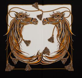 Hedvábný krepdešín kupón motiv koně hnědý