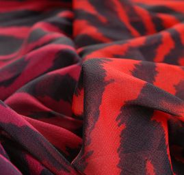 Žoržet digitální tisk zvířecí motiv červený/fialový