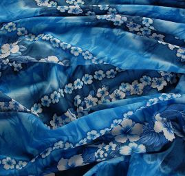 Bavlněný etamín květinový motiv modrá/bílá 