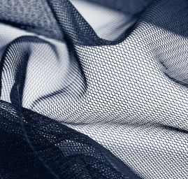 Pružný tyl jemný tm. modrý II. jakost