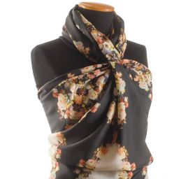 Hedvábná látka romantický vzor květin černá