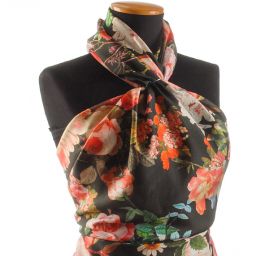 Hedvábná látka motiv velkých květů černá