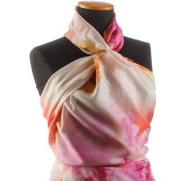 Hedvábná látka romantický vzor květin broskvová