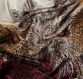 Pružná bavlněná látka tisk zvířecí motiv/peří/květy 