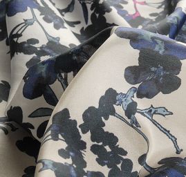 Hedvábná látka motiv květin béžová/smetanová II.jakost